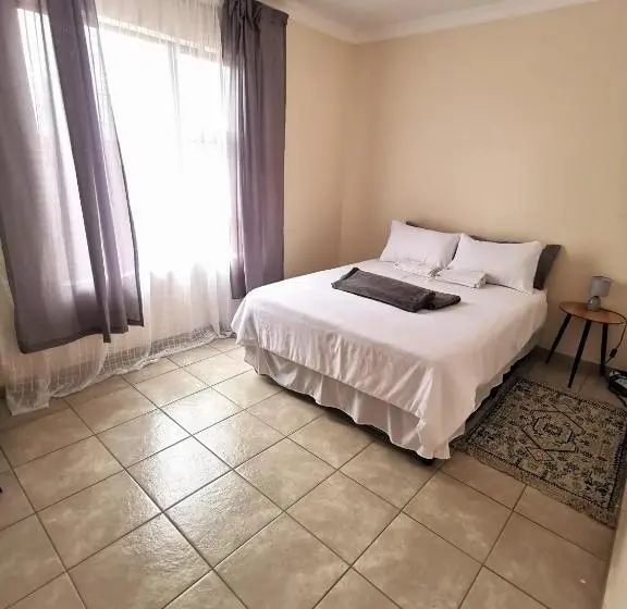 バス共有のスタンダードルーム, Mv Self Catering   Rooms