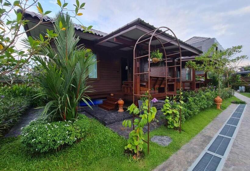 Семейный Номер Вид на Сад, Baan Ati Resort & Spa