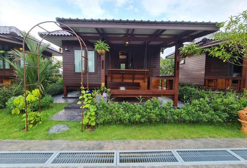 Семейный Номер Вид на Сад, Baan Ati Resort & Spa