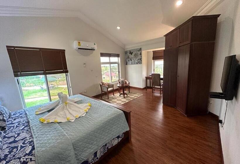 اتاق لوکس, Cozy Hill Gardens