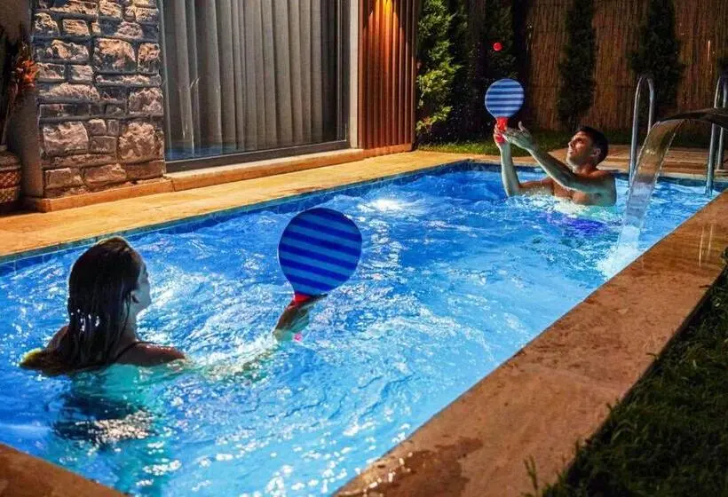 デラックスの４人部屋, Vital Home Sapanca Isıtmalı Havuzlu Villa&bungalov