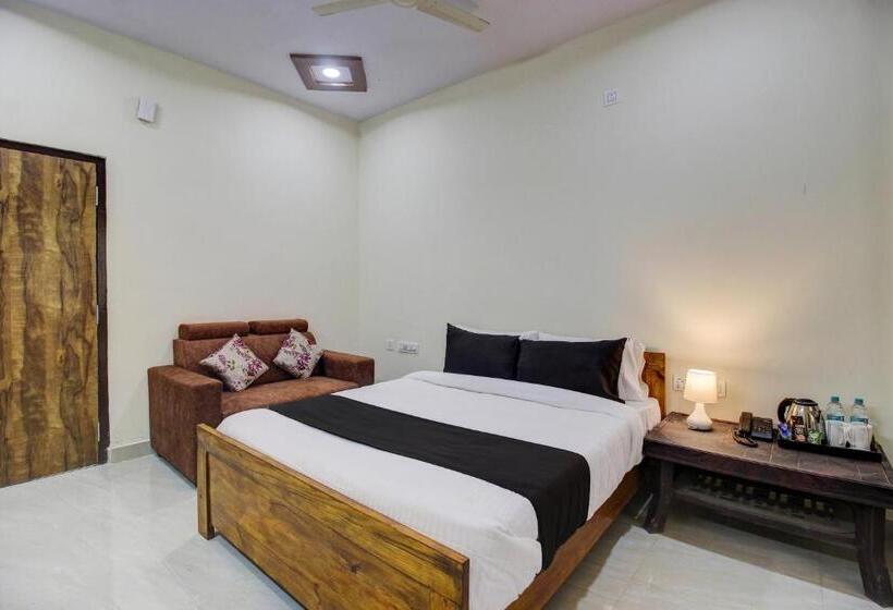 Triple Classic Room, O Bolligudem