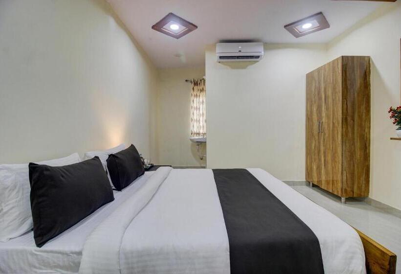 Triple Classic Room, O Bolligudem