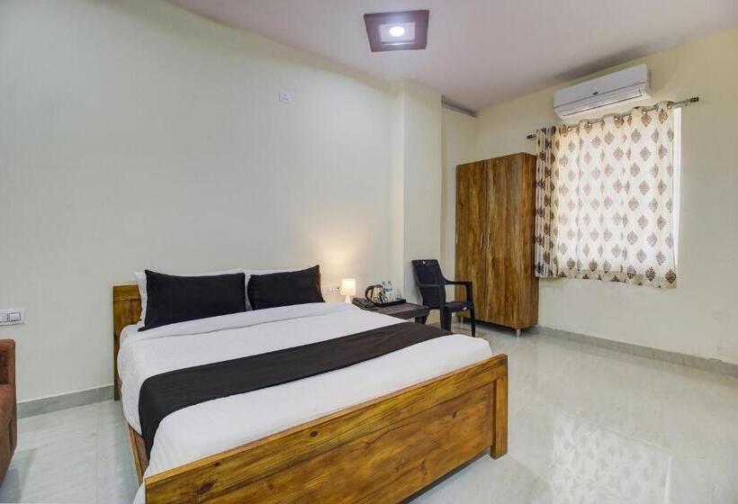 Triple Classic Room, O Bolligudem