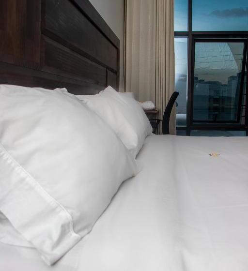 مجموعه ویستا شهر, Real Plaza