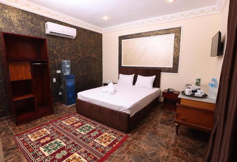 اتاق استاندارد با چشم‌انداز استخر, Turquoise Pyramids