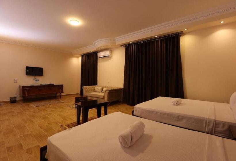 اتاق خانوادگی, Turquoise Pyramids