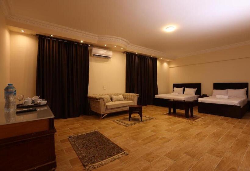 اتاق استاندارد سه تخته با چشم‌انداز باغ, Turquoise Pyramids