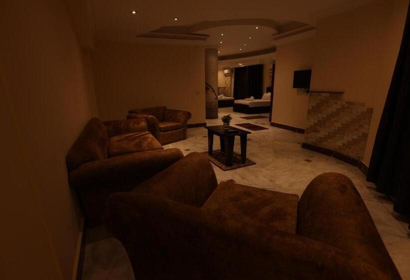 Deluxe Suite King Bed, Turquoise Pyramids