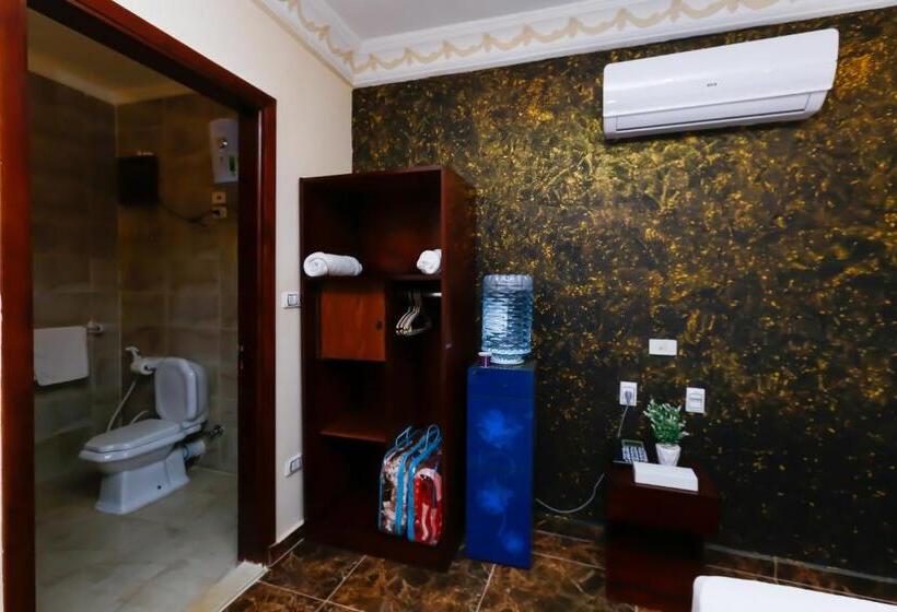 اتاق استاندارد با چشم‌انداز استخر, Turquoise Pyramids