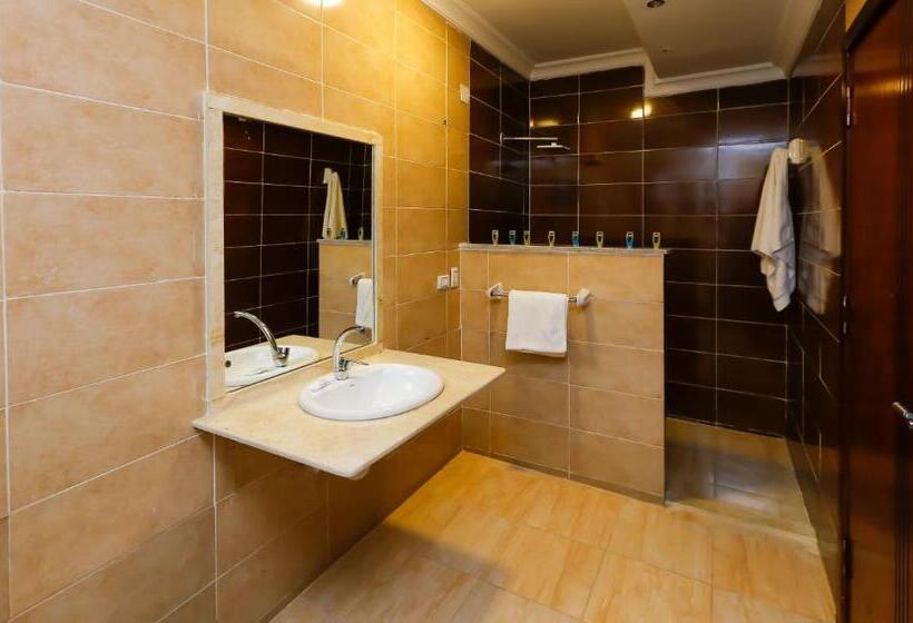 اتاق خانوادگی, Turquoise Pyramids