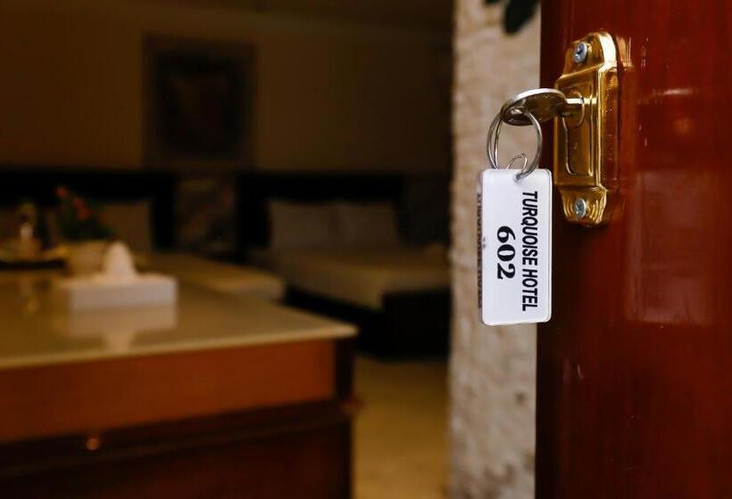 Deluxe Suite King Bed, Turquoise Pyramids