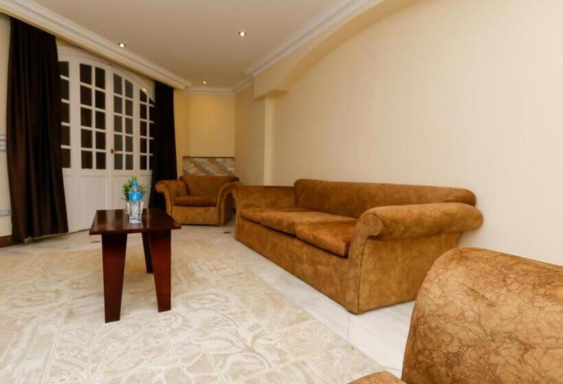 Deluxe Suite King Bed, Turquoise Pyramids