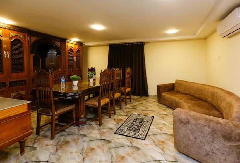 آپارتمان 2 خوابه, Turquoise Pyramids