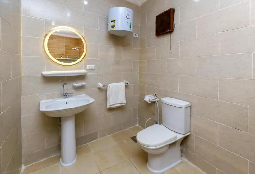 اتاق اکونومی, Turquoise Pyramids