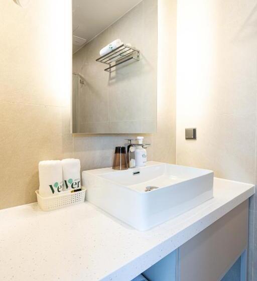 스탠다드 룸 킹사이즈 침대, Vert