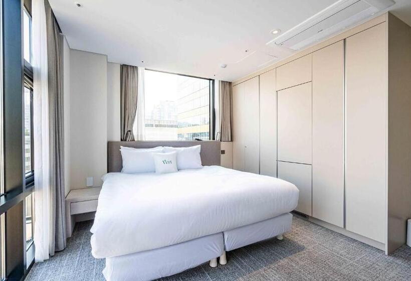 스탠다드 룸 킹사이즈 침대, Vert