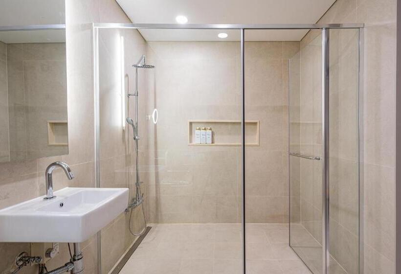 스탠다드 트리플 룸, Vert