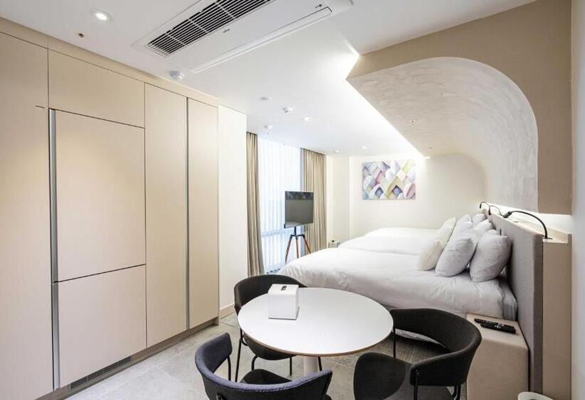 스탠다드 트리플 룸, Vert