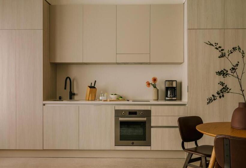 إستوديو سوبيريور, Sonder The Craftsman