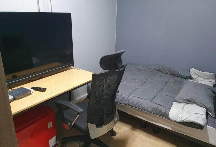 סטודיו סופריור, Halla Livingtel