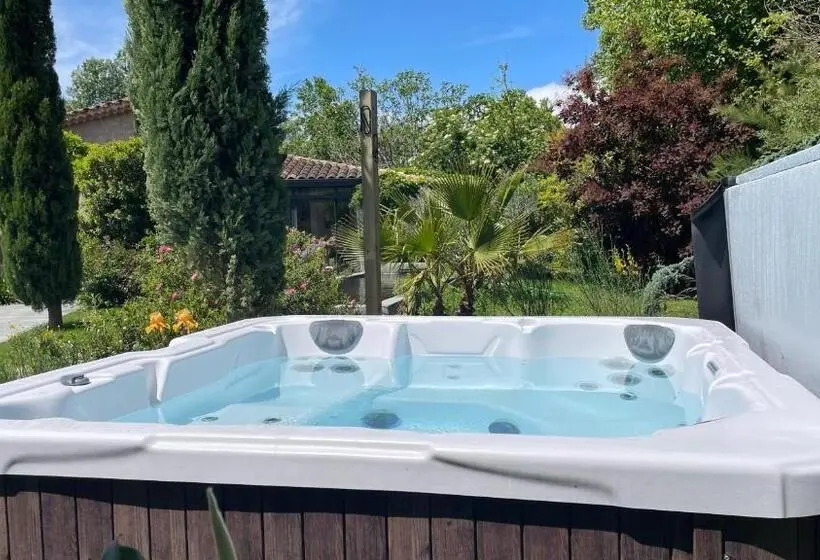 スイート, B&b Chambre D Hôtes Gai Félibre Avec Piscine Et Jacuzzi
