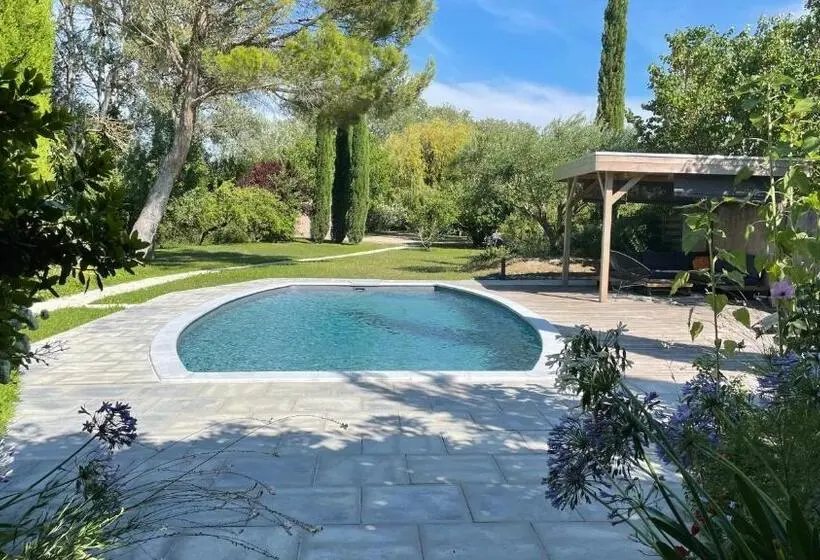 スイート, B&b Chambre D Hôtes Gai Félibre Avec Piscine Et Jacuzzi