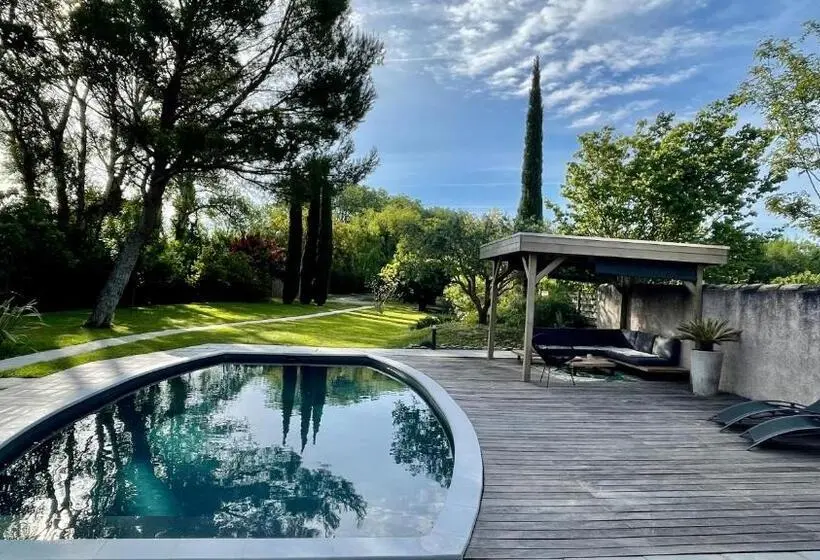 スイート, B&b Chambre D Hôtes Gai Félibre Avec Piscine Et Jacuzzi