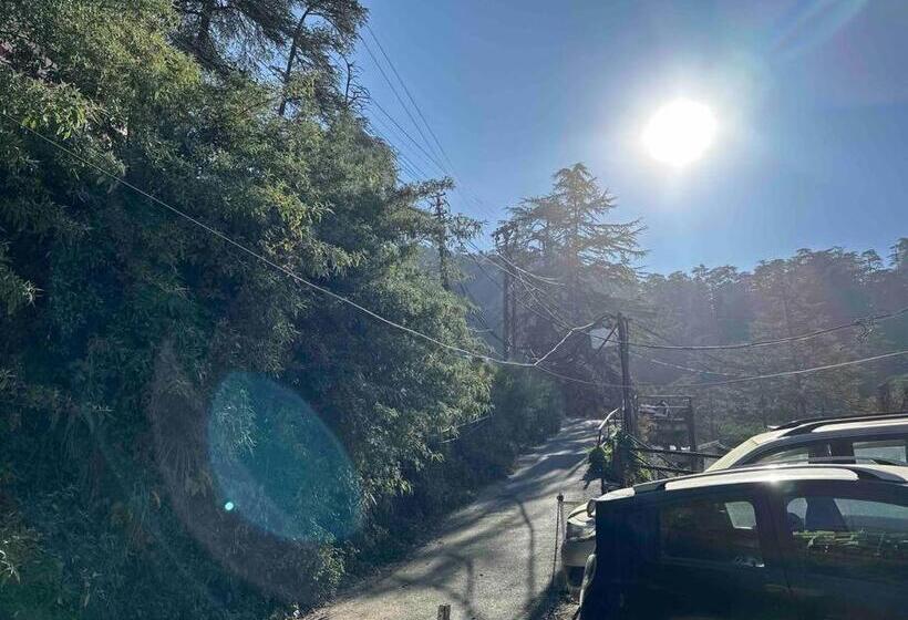 バルコニー付きデラックスルーム, The Misty Pines Inn