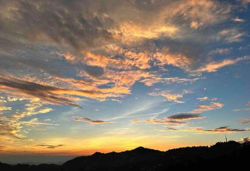 バルコニー付きデラックスルーム, The Misty Pines Inn