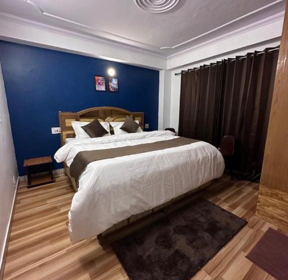 デラックスルーム, The Misty Pines Inn