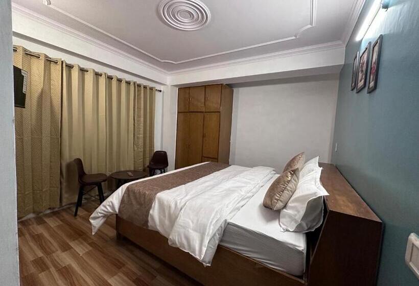 デラックスルーム, The Misty Pines Inn