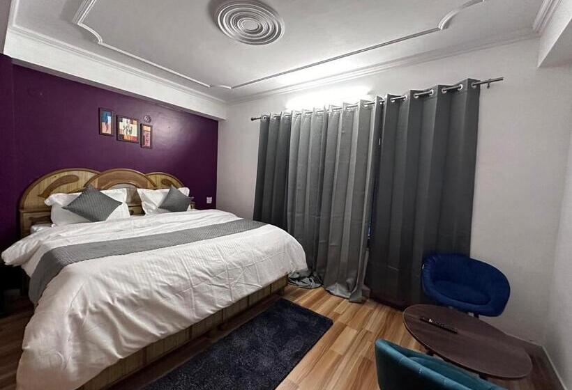 バルコニー付きデラックスルーム, The Misty Pines Inn