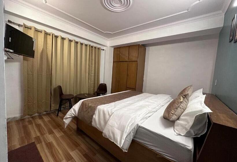 디럭스 룸, The Misty Pines Inn