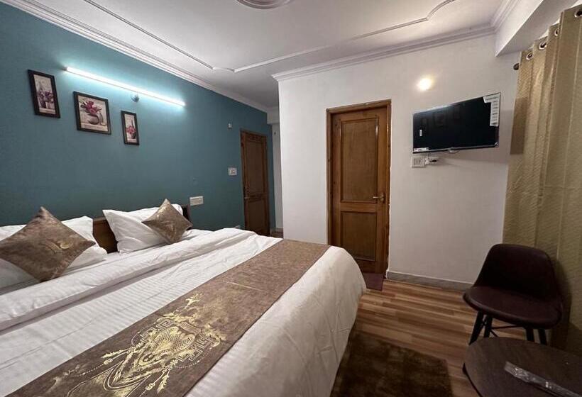 デラックスルーム, The Misty Pines Inn