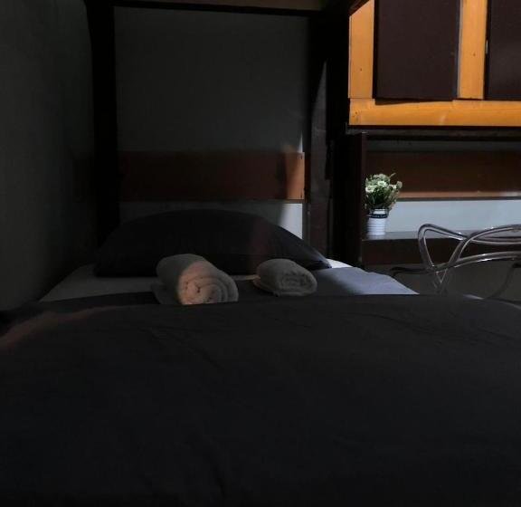 تختخواب در اتاق مشترک, Hostel Nënë Terezës