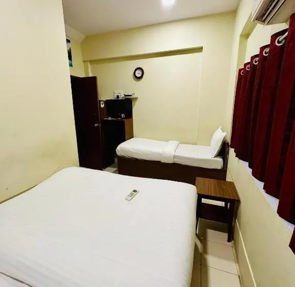 اتاق لوکس سه تخته, Amber Guest House