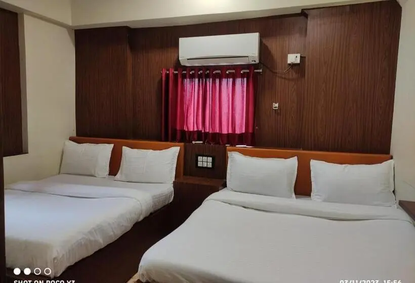 اتاق خانوادگی, Amber Guest House