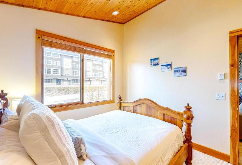 דירת שלושה חדרים, Grizzly Lodge 306