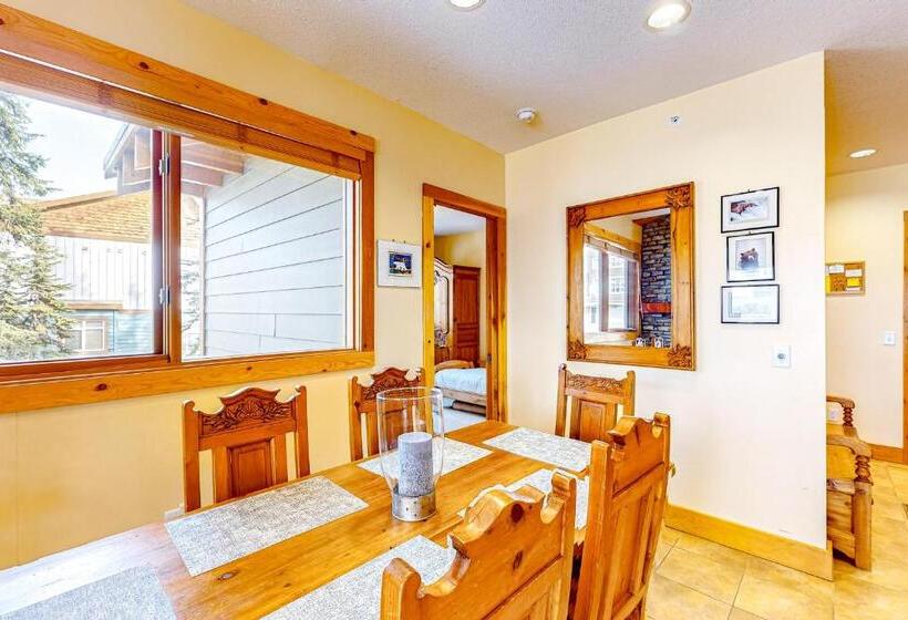 דירת שלושה חדרים, Grizzly Lodge 306