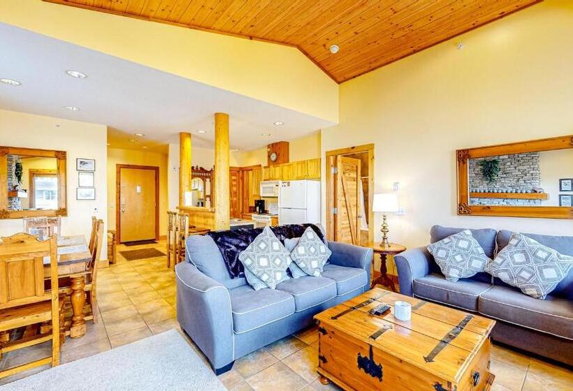 דירת שלושה חדרים, Grizzly Lodge 306