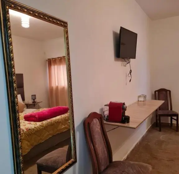 Standard Yhden Hengen Huone, Hôtel Et Restaurant Arij