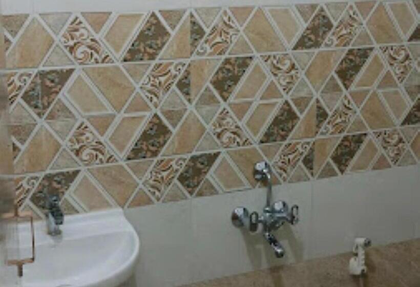 デラックスルーム, Lankesh Aurangabad