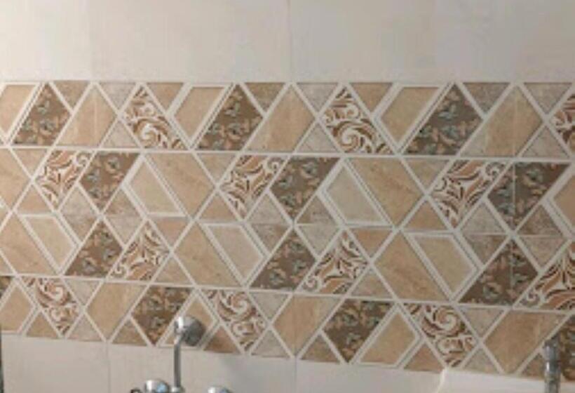 デラックスルーム, Lankesh Aurangabad