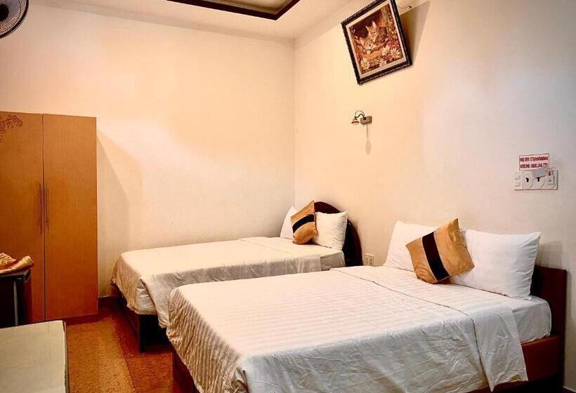 اتاق اکونومی, Minh Lâm 2