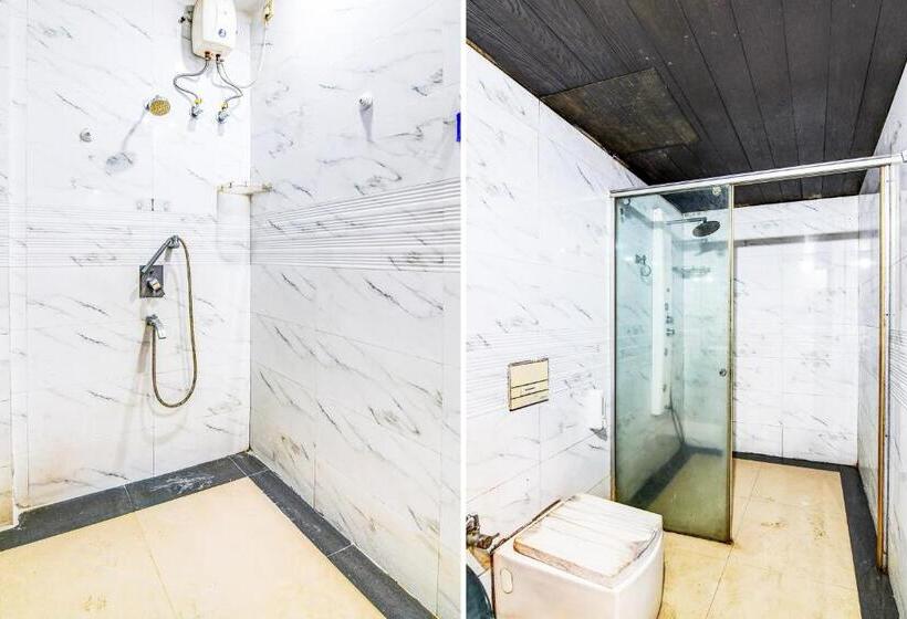 اتاق کلاسیک سه تخته, Oyo The Luxury Palace