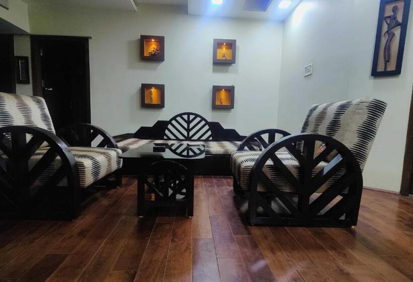 اتاق کلاسیک سه تخته, Oyo The Luxury Palace