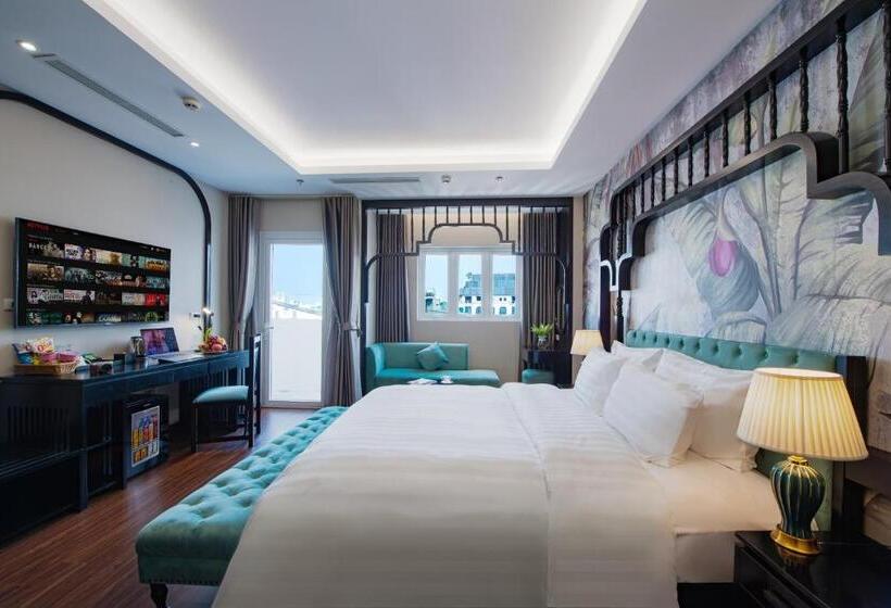 سوییت جونیور با بالکن, Palago Boutique