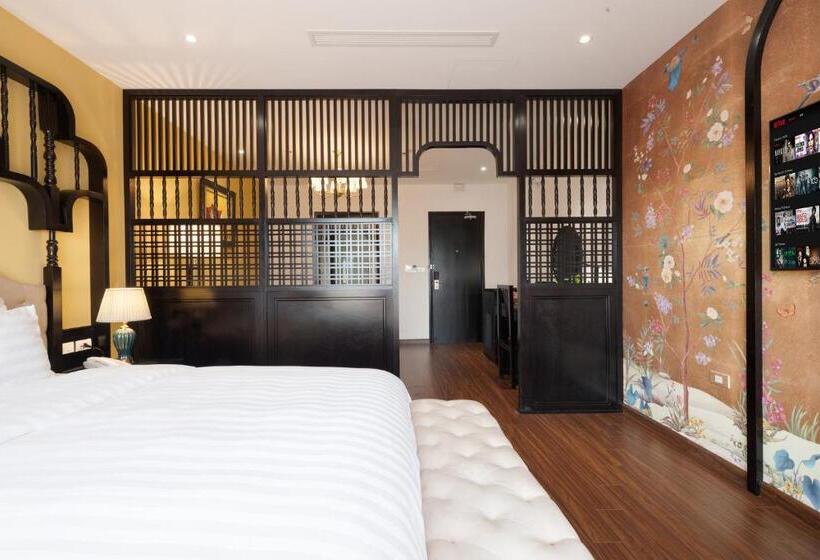 سوییت جونیور با بالکن, Palago Boutique