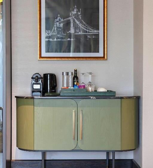 سوییت جونیور, The Delborough Lagos